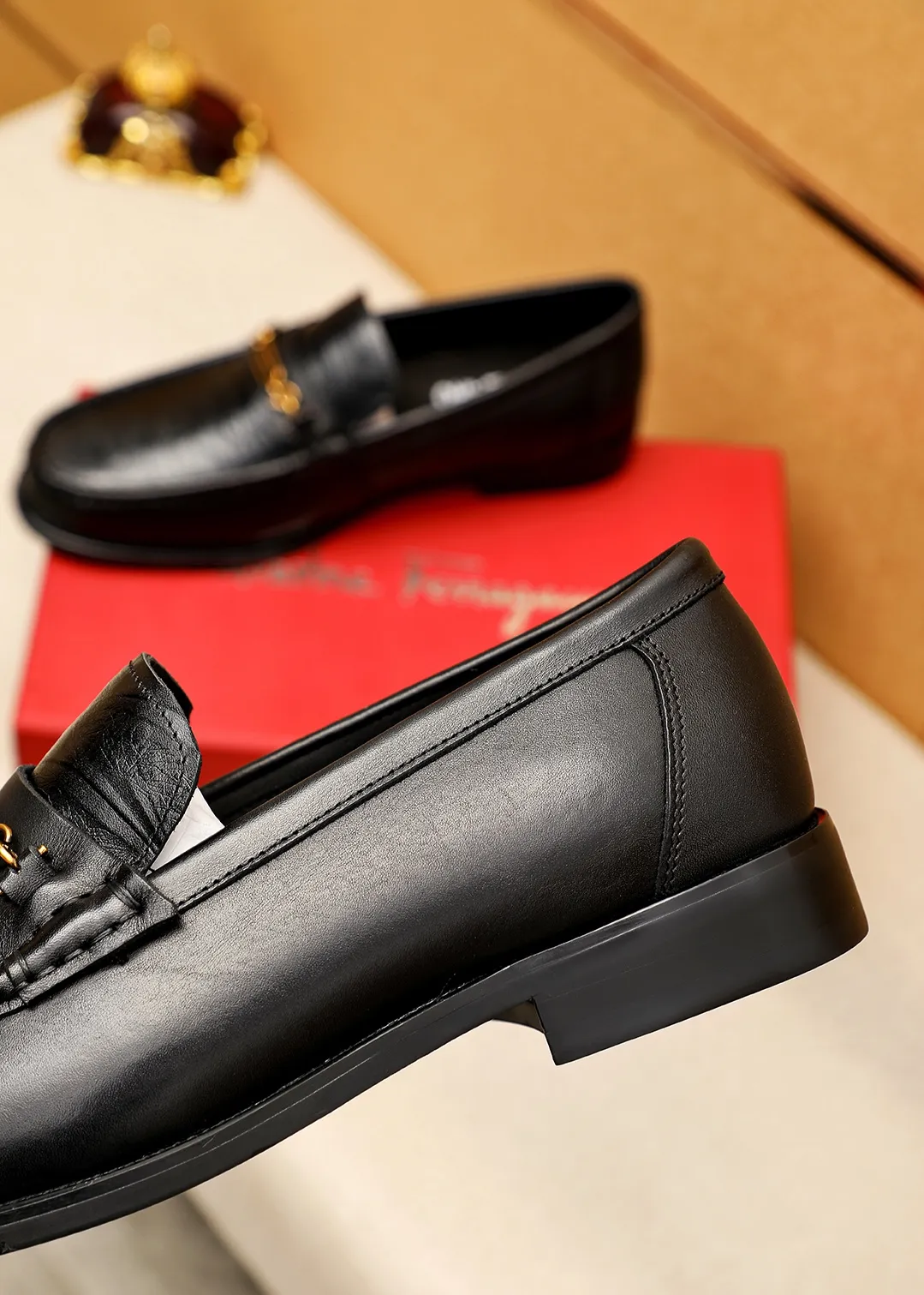Men's shoes 💰442 💐 Product trademark: Ferragamo "Ferragamo" casual leather shoes Regular size: 38-44 (45.46🉑️customized) Product materials: Selected imported first-layer calfskin embossed upper + classic hardware buckle, imported water-dyed cow leather lining. Strong three-dimensional visual effect, combined outsole Color: 1⃣️color optional